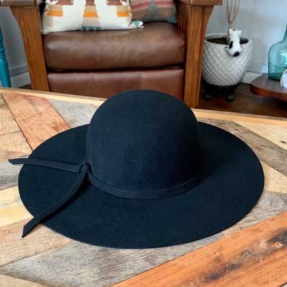 Brandy Melville Accessories - Brandy Melville Black Wool Hat